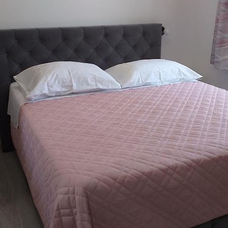 Apartman Karla Lastovo Luaran gambar
