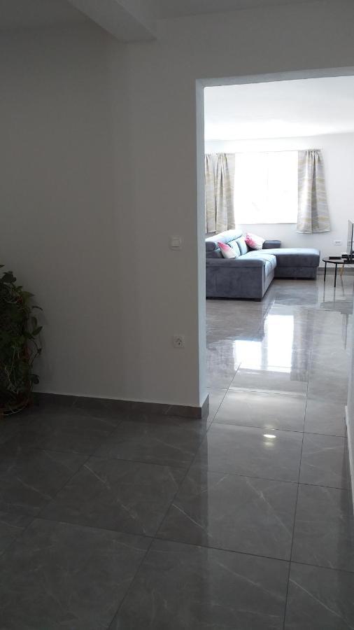 Apartman Karla Lastovo Luaran gambar